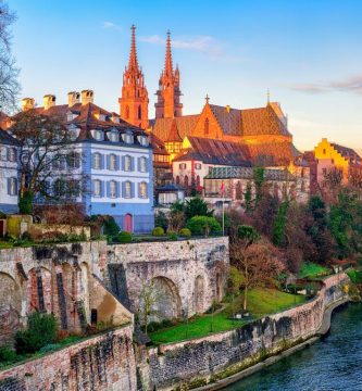 Ciudad de Basilea, Suiza, lugar en donde se llevará acabo Eurovision 2025 y la alfombra turquesa.