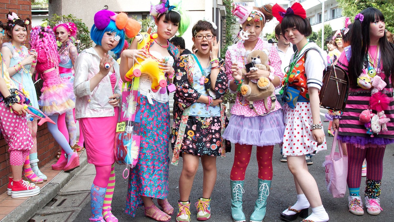 mujer usando moda harajuku
